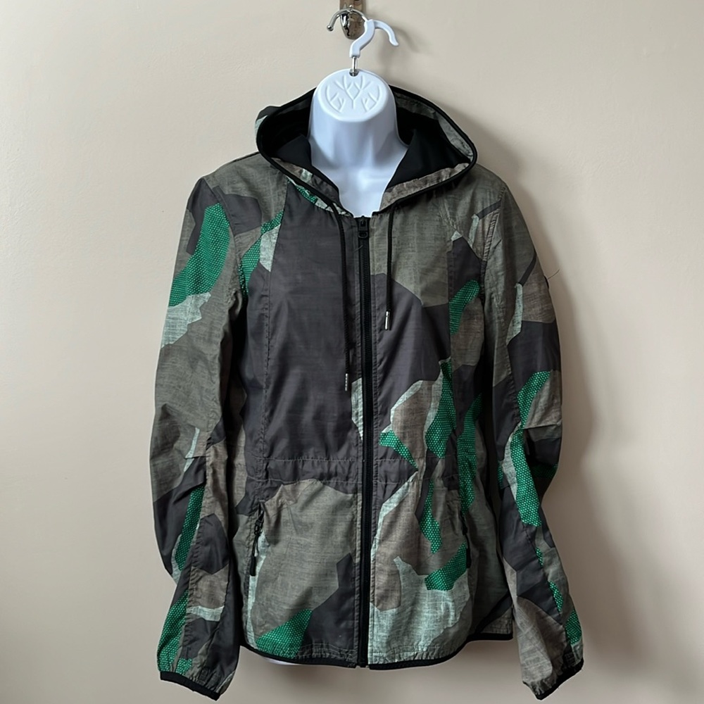 BENCH Camo Windbreaker